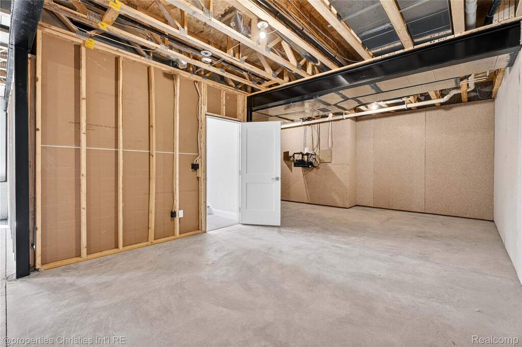 4 Bedroom Single Family Home/House's Image 42