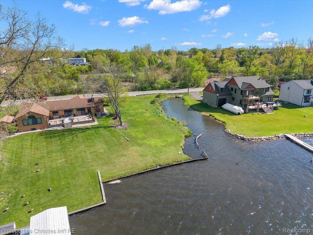 4 Bedroom Single Family Home/House's Image 9