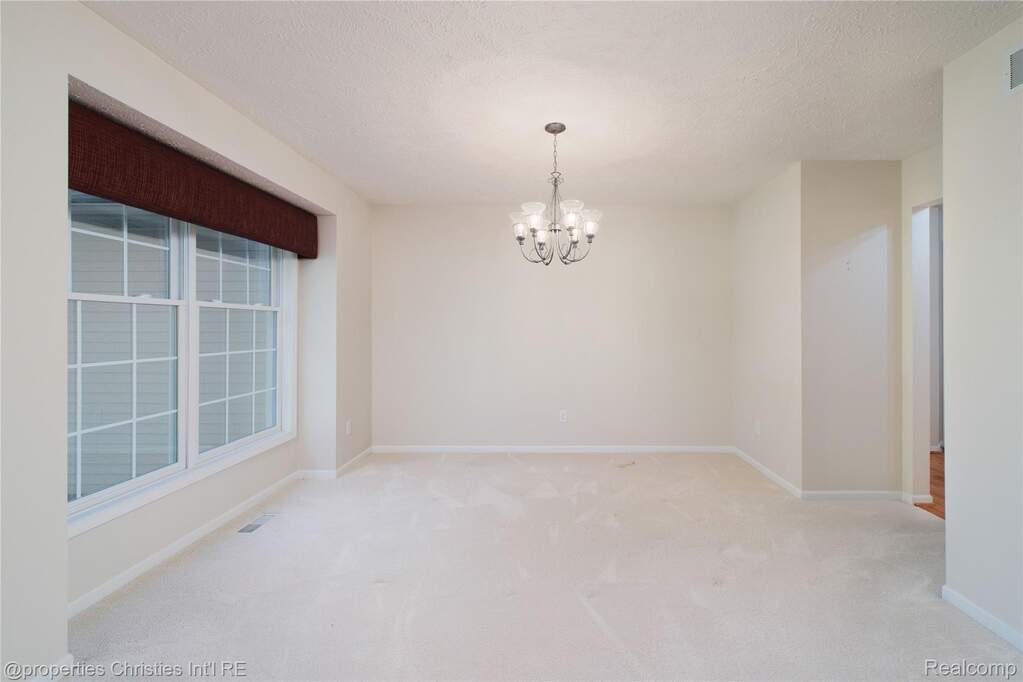 4 Bedroom Single Family Home/House's Image 7