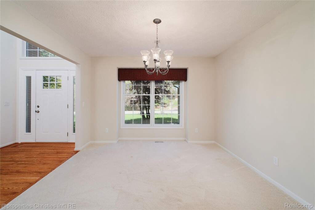 4 Bedroom Single Family Home/House's Image 8