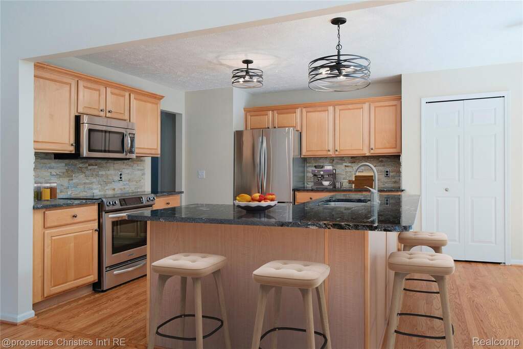 4 Bedroom Single Family Home/House's Image 9