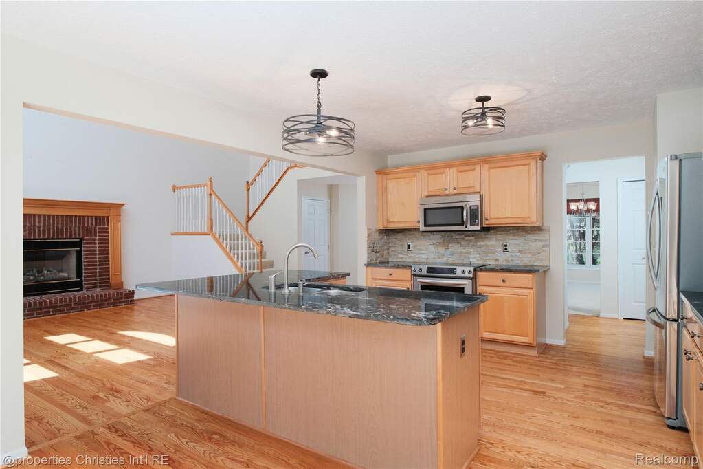 4 Bedroom Single Family Home/House's Image 11