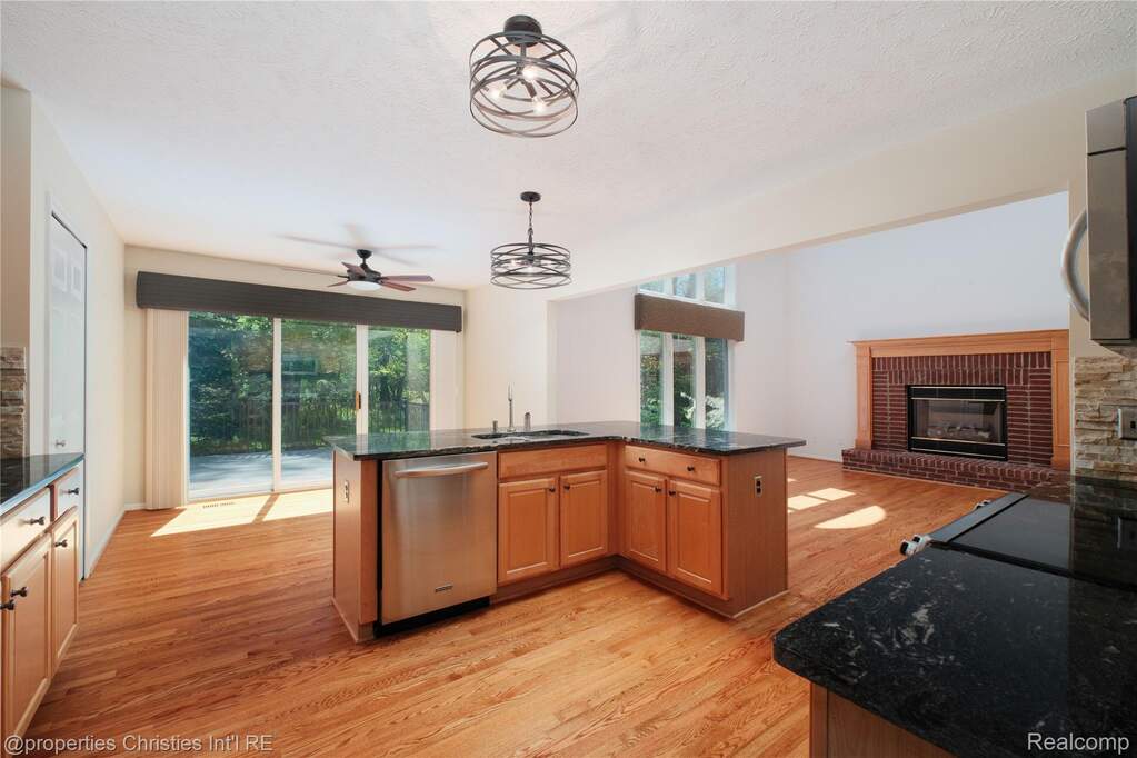 4 Bedroom Single Family Home/House's Image 12