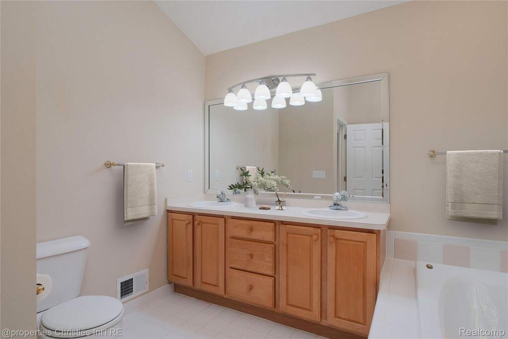 4 Bedroom Single Family Home/House's Image 22
