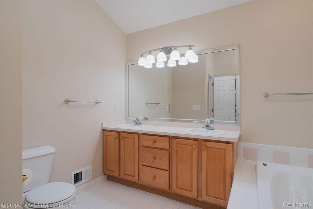 4 Bedroom Single Family Home/House's Image 23