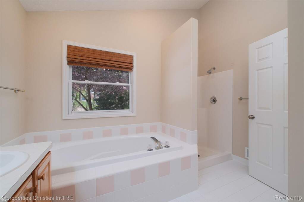 4 Bedroom Single Family Home/House's Image 24
