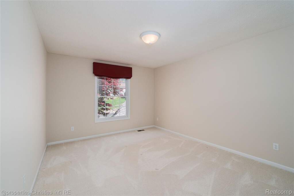 4 Bedroom Single Family Home/House's Image 31