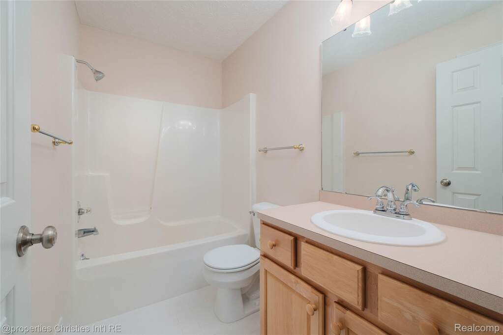 4 Bedroom Single Family Home/House's Image 36