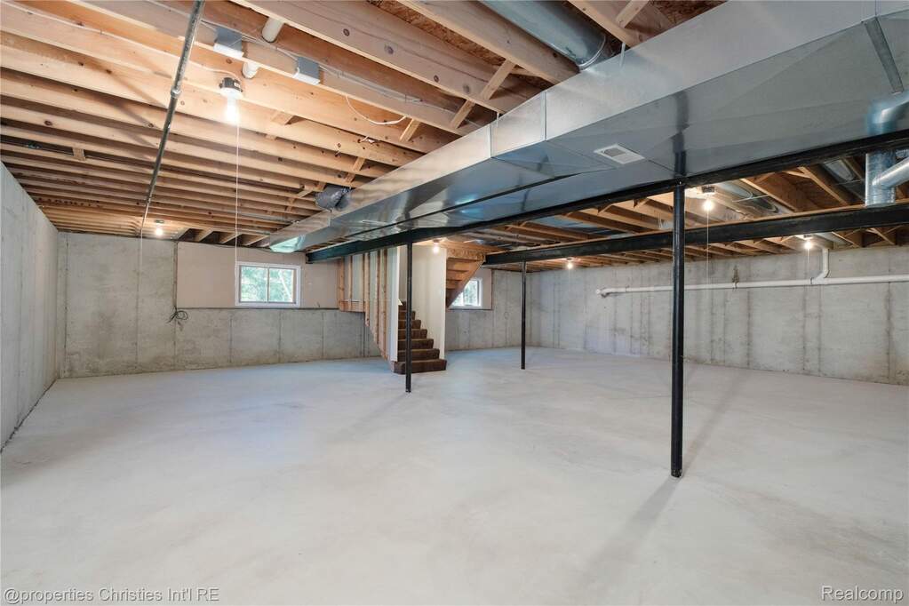 4 Bedroom Single Family Home/House's Image 38