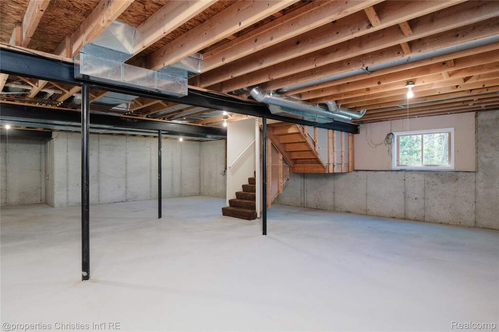 4 Bedroom Single Family Home/House's Image 39