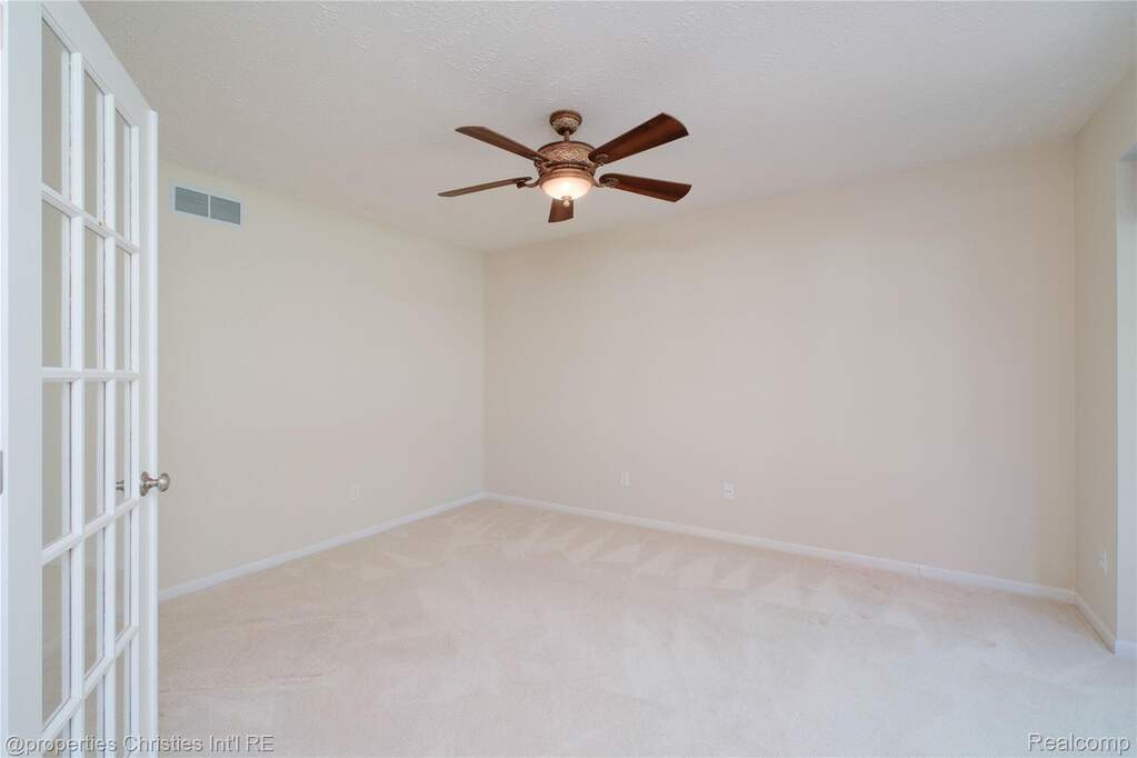 4 Bedroom Single Family Home/House's Image 4