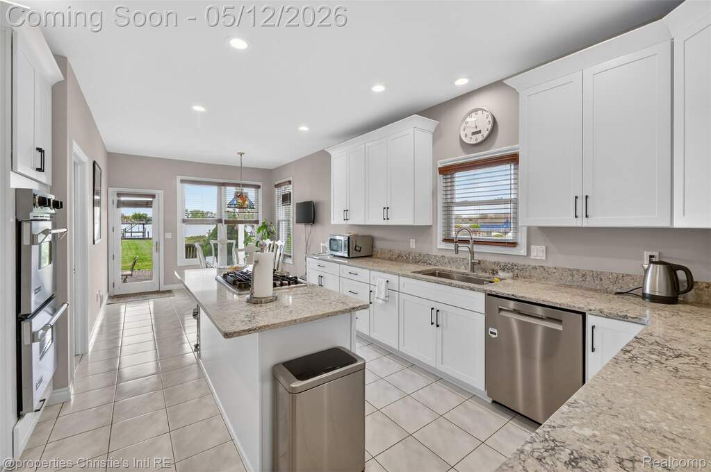 4 Bedroom Single Family Home/House's Image 4
