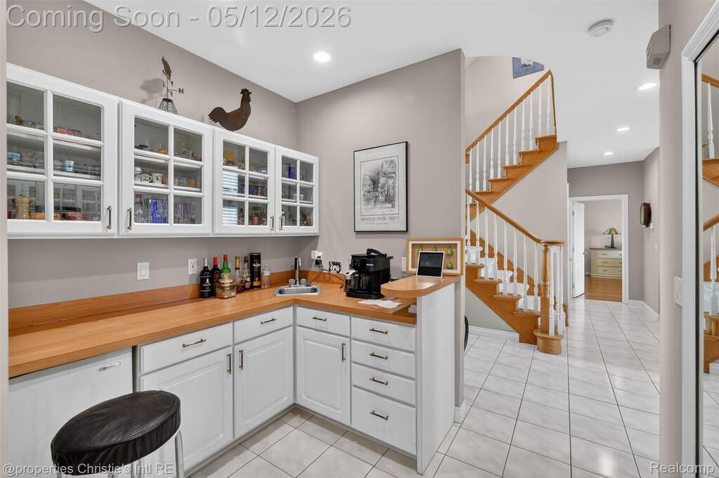4 Bedroom Single Family Home/House's Image 5
