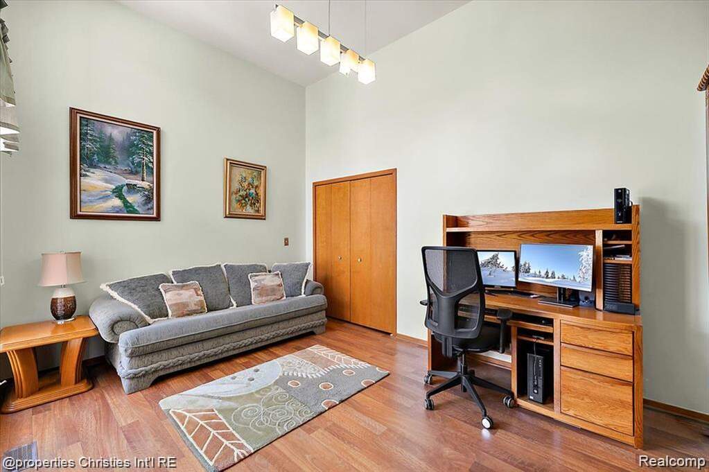 4 Bedroom Single Family Home/House's Image 20