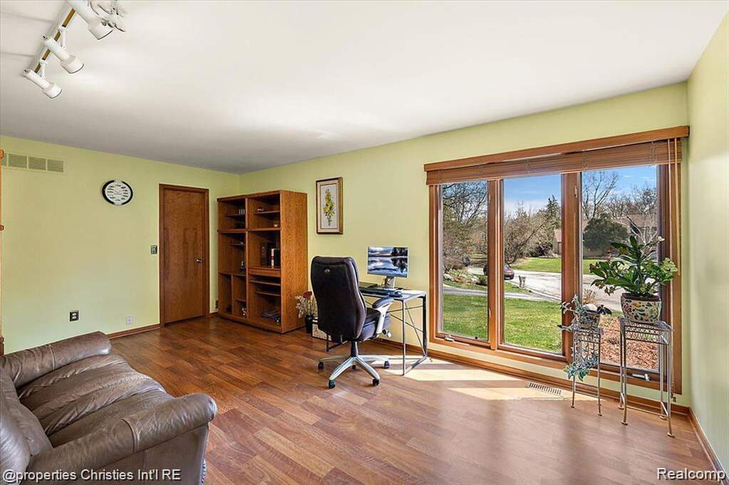 4 Bedroom Single Family Home/House's Image 31