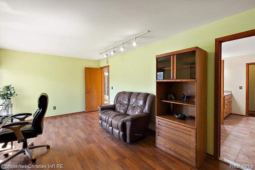 4 Bedroom Single Family Home/House's Image 32