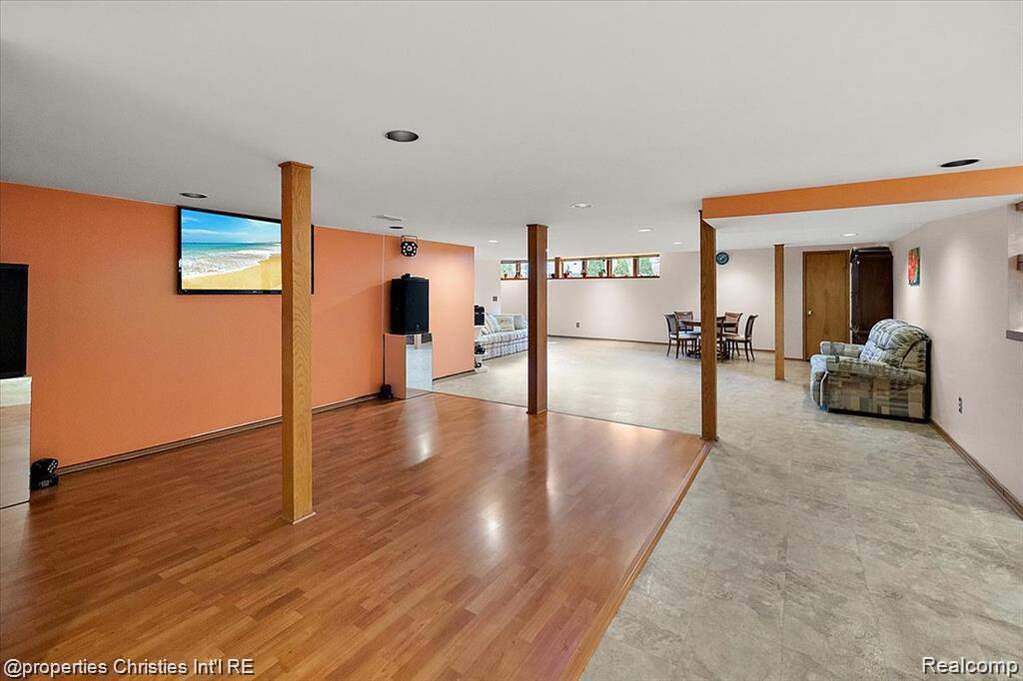 4 Bedroom Single Family Home/House's Image 47