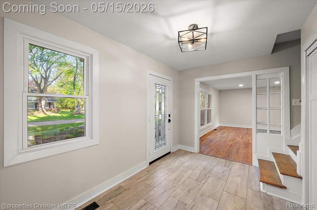 4 Bedroom Single Family Home/House's Image 4