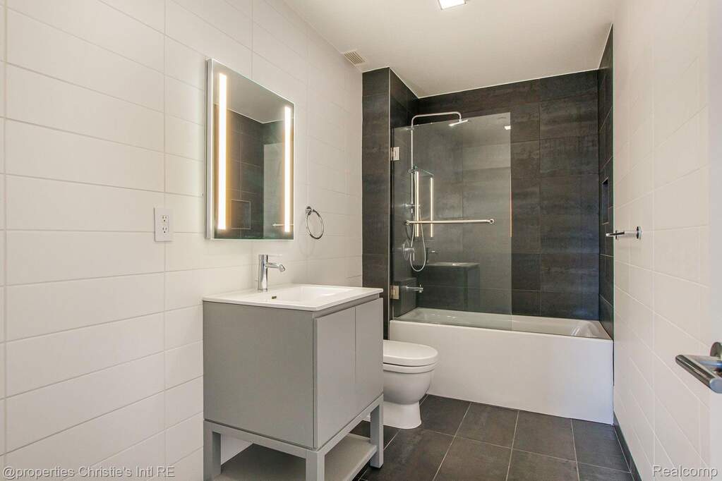 3 Bedroom Apartment/Flat's Image 14