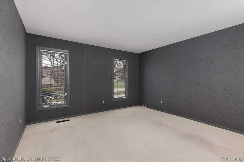5 Bedroom Single Family Home/House's Image 19