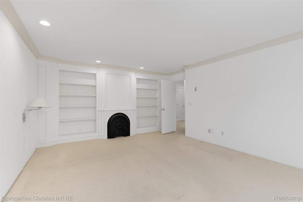 5 Bedroom Single Family Home/House's Image 20