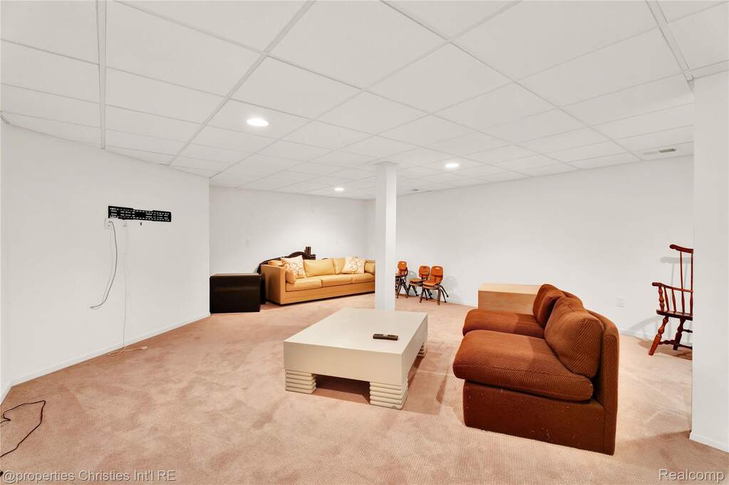 5 Bedroom Single Family Home/House's Image 35