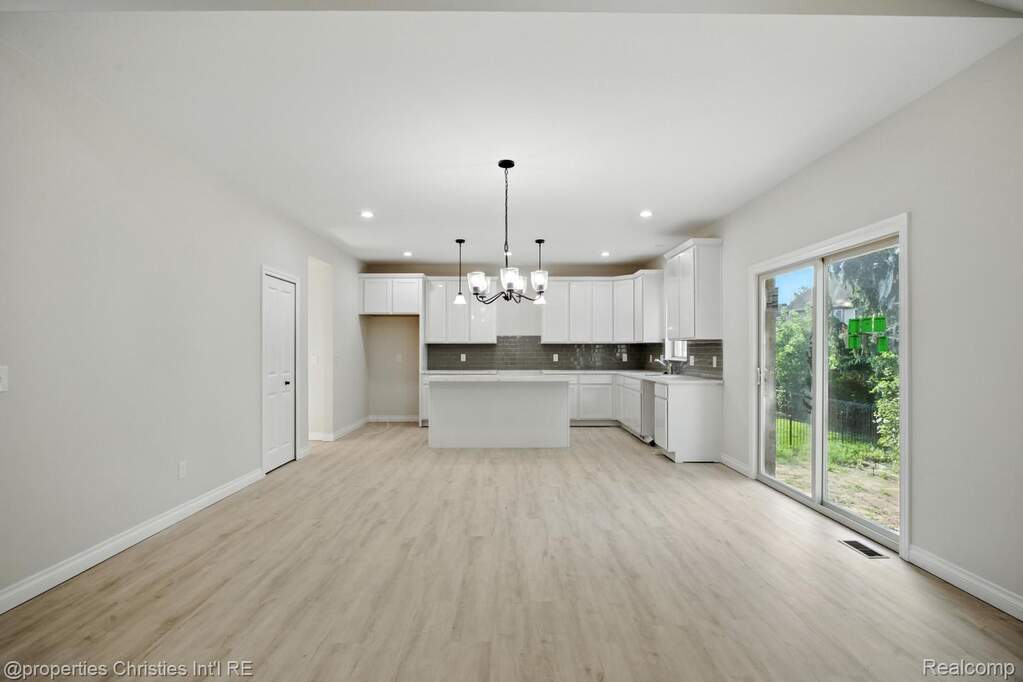 4 Bedroom Single Family Home/House's Image 7