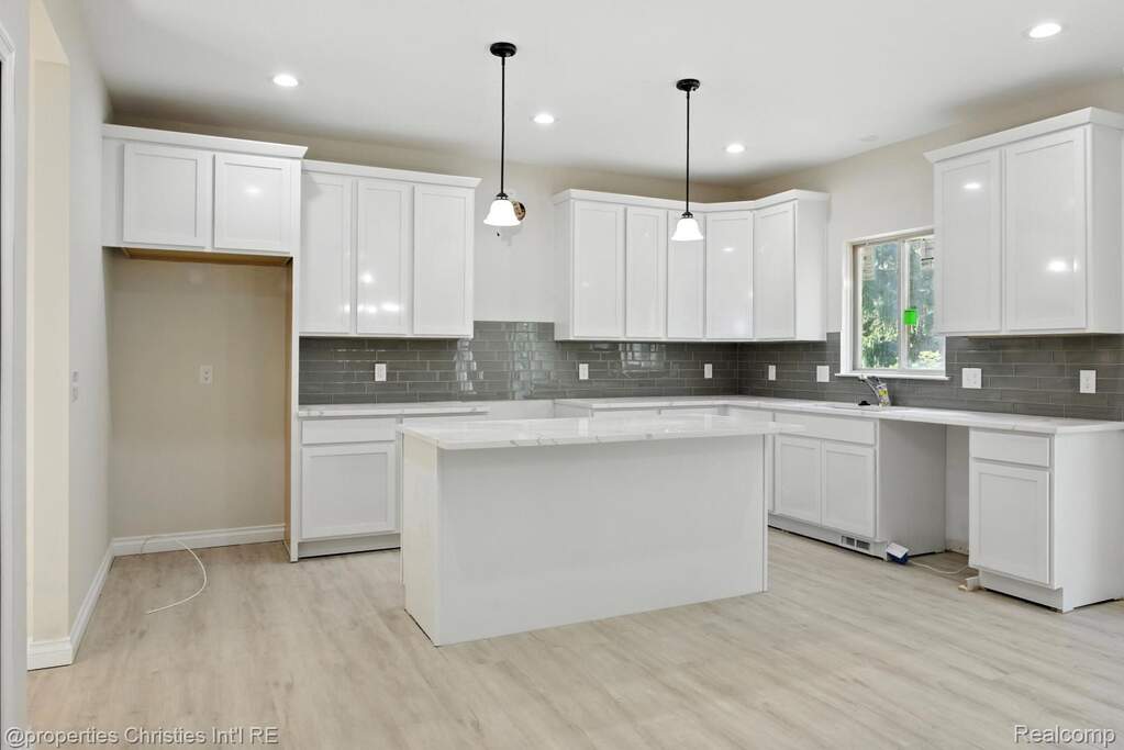 4 Bedroom Single Family Home/House's Image 11