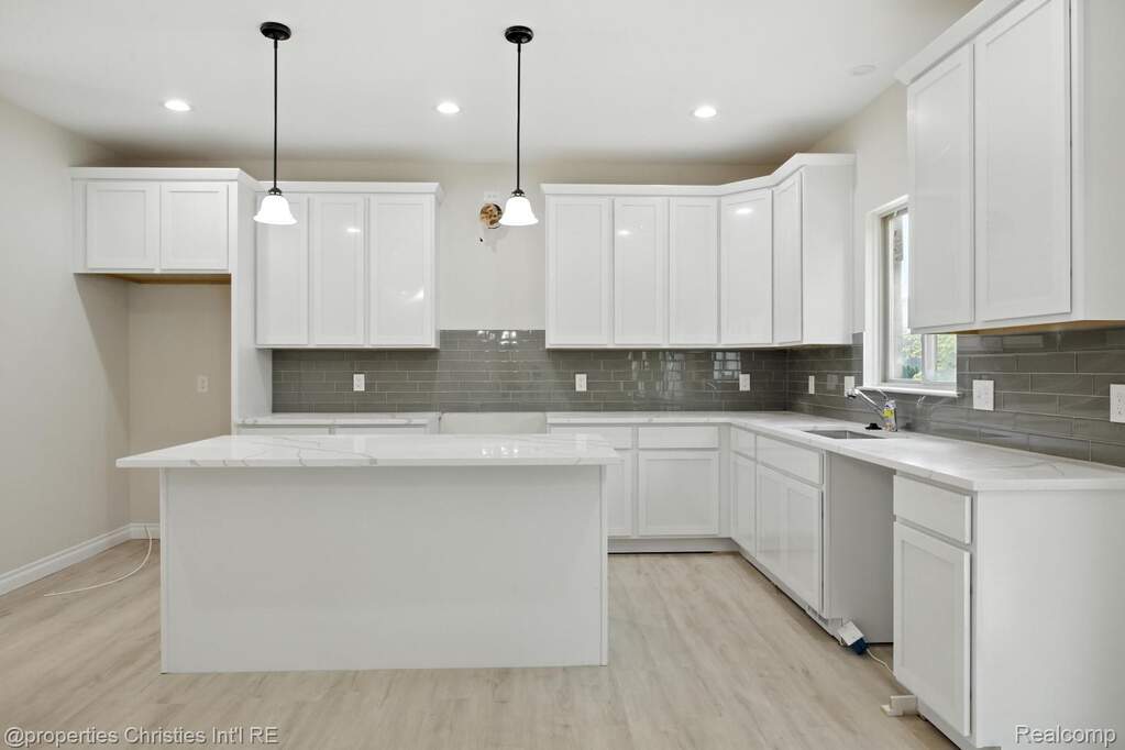 4 Bedroom Single Family Home/House's Image 12