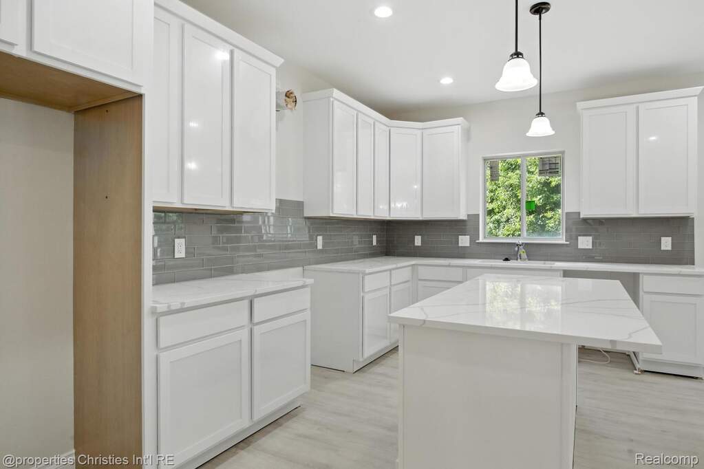 4 Bedroom Single Family Home/House's Image 13
