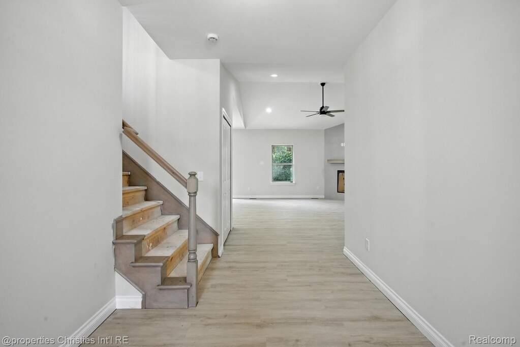 4 Bedroom Single Family Home/House's Image 4