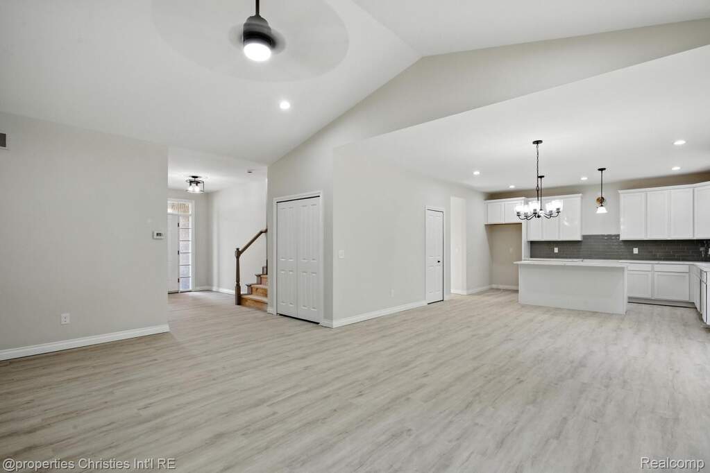 4 Bedroom Single Family Home/House's Image 5