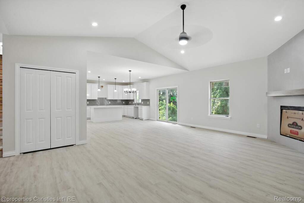 4 Bedroom Single Family Home/House's Image 6