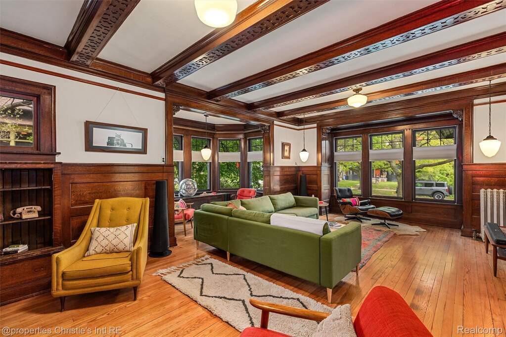 5 Bedroom Single Family Home/House's Image 7