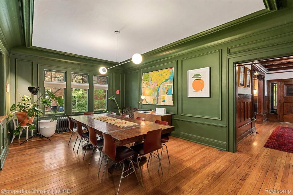 5 Bedroom Single Family Home/House's Image 13