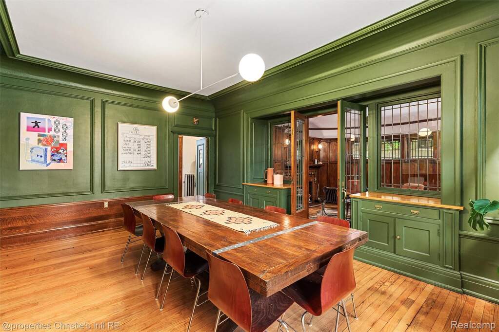 5 Bedroom Single Family Home/House's Image 14