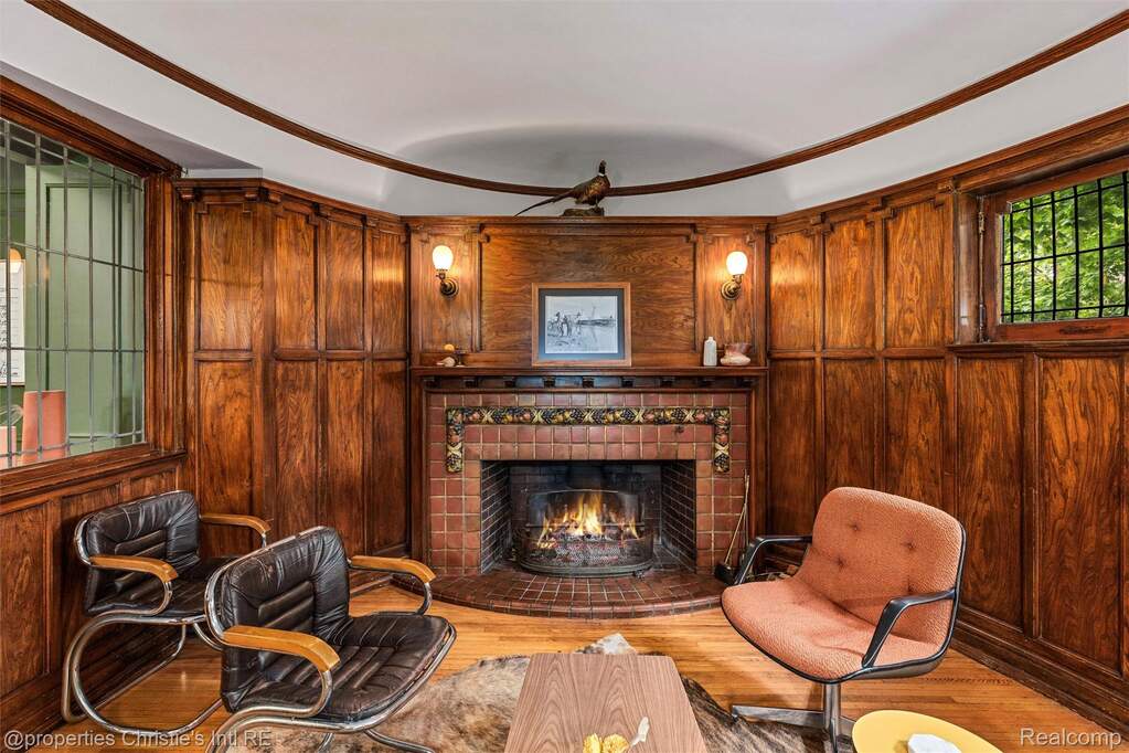 5 Bedroom Single Family Home/House's Image 23