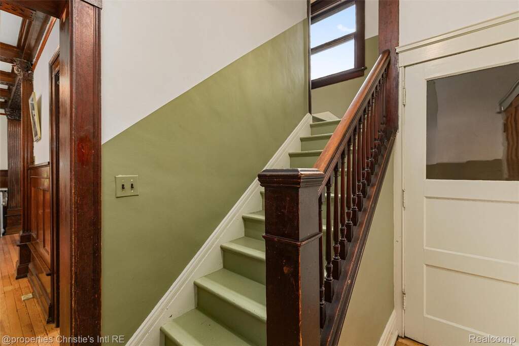 5 Bedroom Single Family Home/House's Image 31