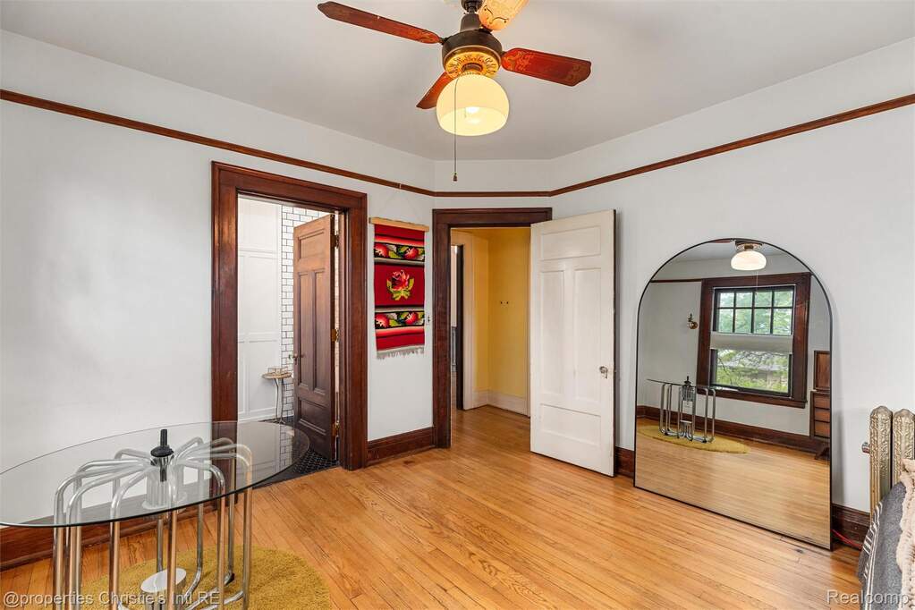 5 Bedroom Single Family Home/House's Image 44