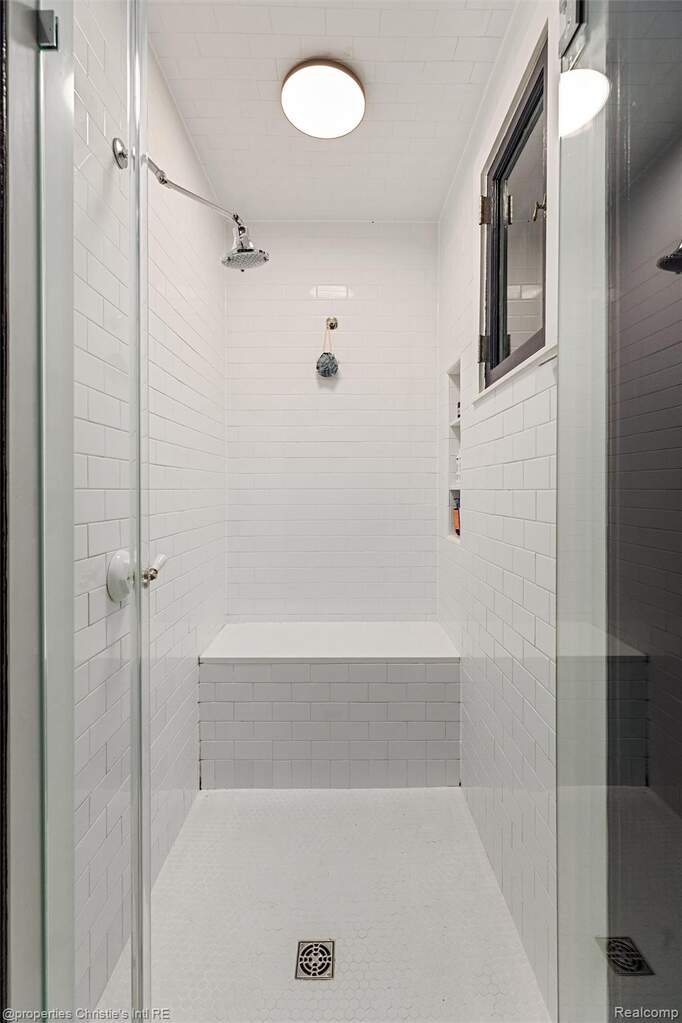 5 Bedroom Single Family Home/House's Image 48
