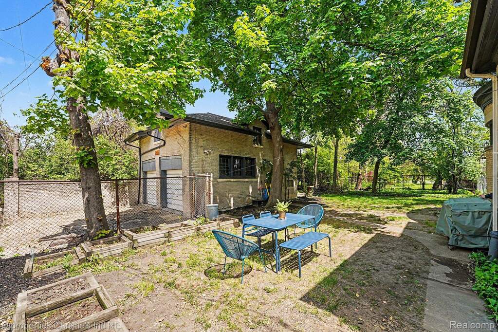 5 Bedroom Single Family Home/House's Image 78