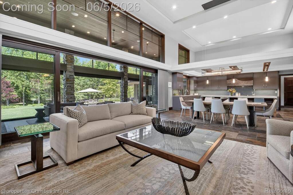 4 Bedroom Single Family Home/House's Image 11