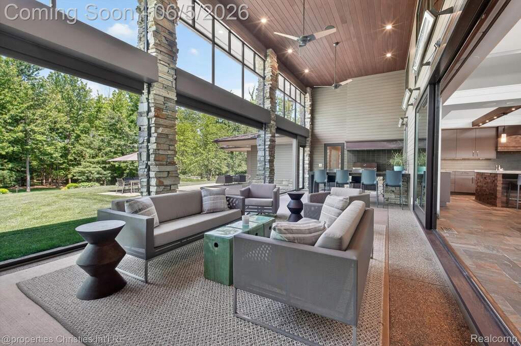 4 Bedroom Single Family Home/House's Image 12