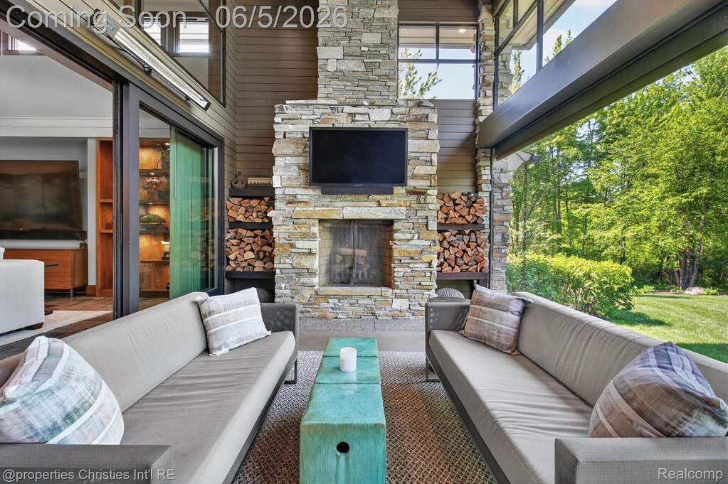 4 Bedroom Single Family Home/House's Image 14