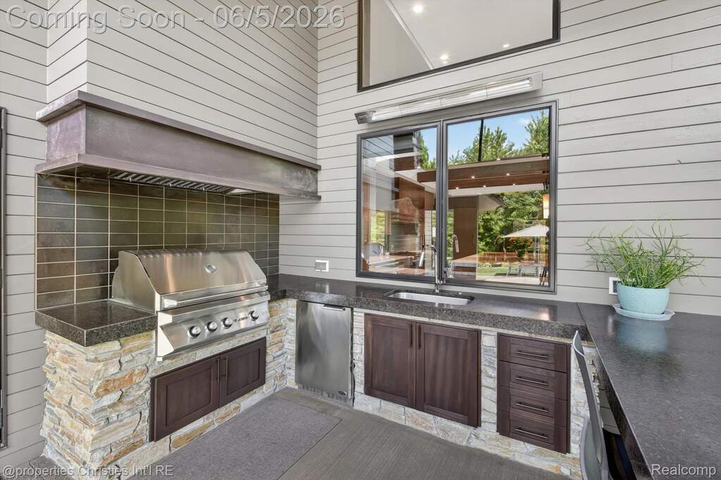 4 Bedroom Single Family Home/House's Image 16