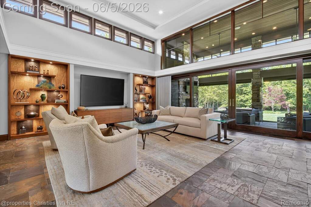 4 Bedroom Single Family Home/House's Image 18