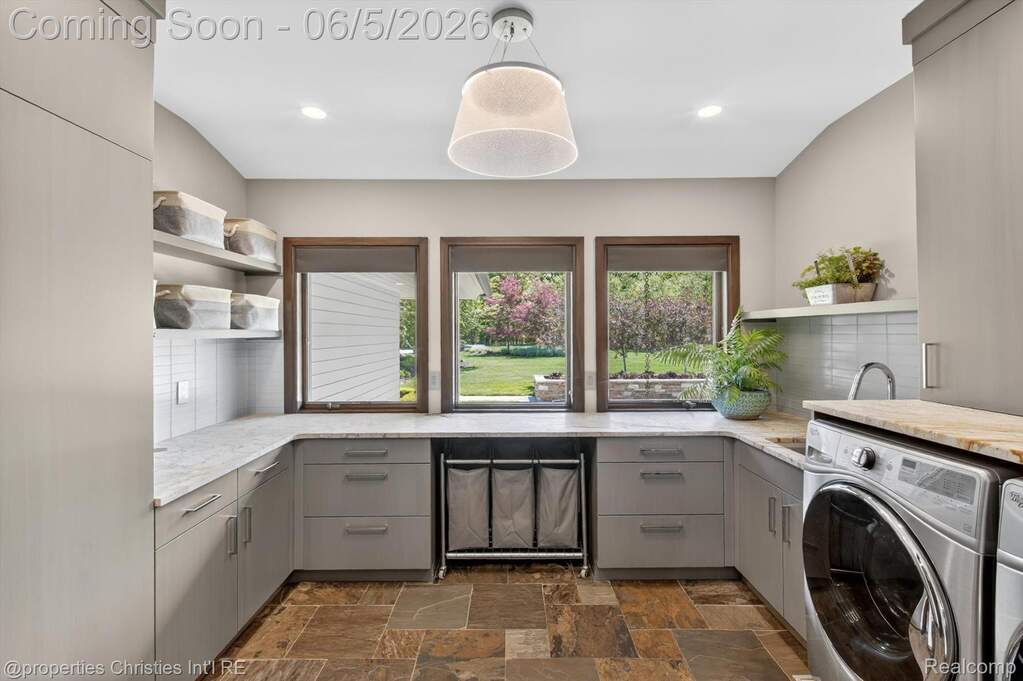 4 Bedroom Single Family Home/House's Image 30