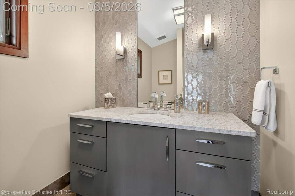 4 Bedroom Single Family Home/House's Image 35