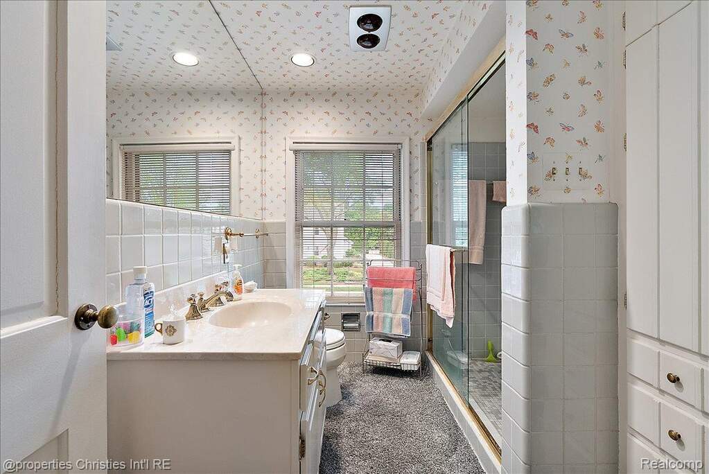 3 Bedroom Single Family Home/House's Image 32