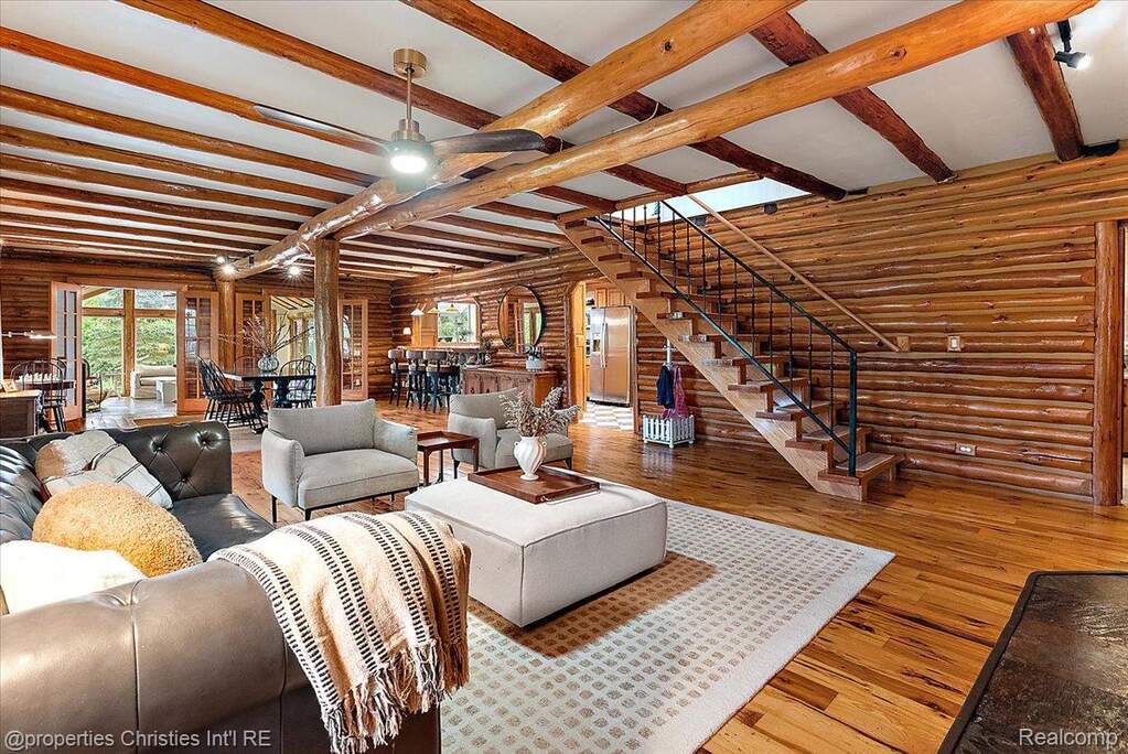 3 Bedroom Single Family Home/House's Image 8